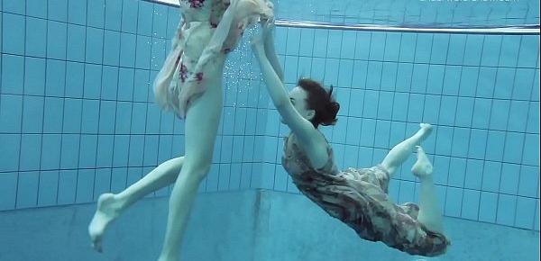  Hot lesbian show underwater